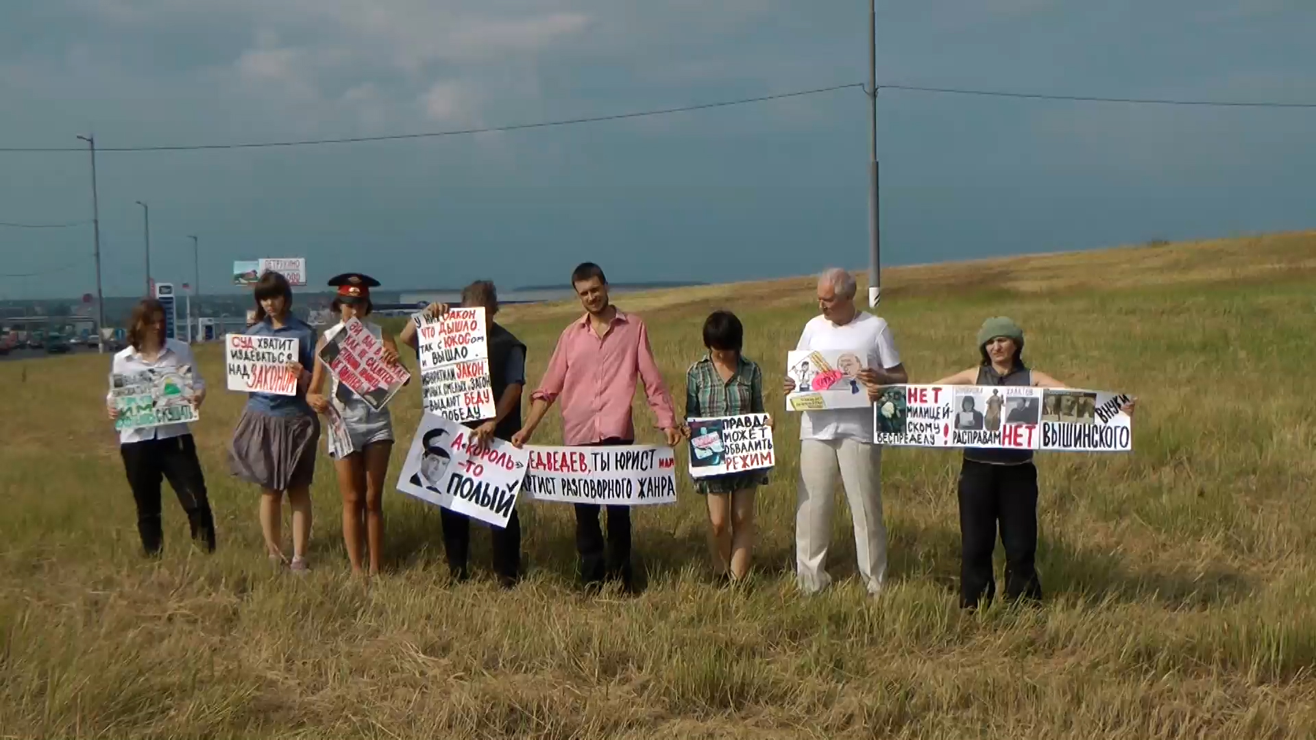 A ROAD THAT FEEDS US — film still 4